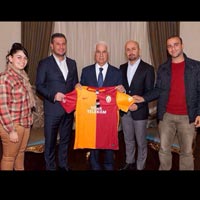 Galatasaray futbol okullar�’ndan Cumhurba�kan�’na ziyaret 