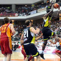 Fenerbah�e �lker ve Galatasaray sahne al�yor