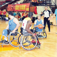Engelli basketbolcular�m�z sezona �z�nt�l� giriyor