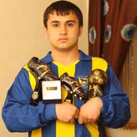 Emirhan �mit veriyor 
