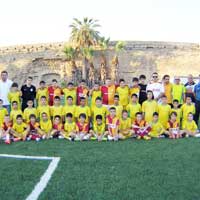 Genler ve miniklerin dostluk malar ilgi  grd