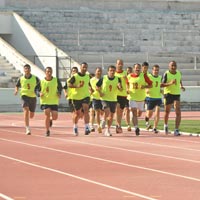 Hakemler atletik testte terledi