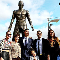 Ronaldo'nun heykeli dikildi 