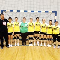 Hentbol bayanlar finalistleri ���nc� ma�a kald�