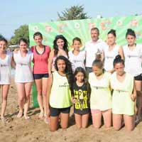 Hentbolcular plaj� renklendirdi