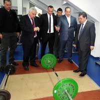 D�r�st  fitness salonunu inceledi