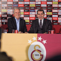 Mustafa Denizli, 23 yl aradan sonra resmen Galatasaray'da 