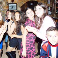 Canbulat �zg�rl�k Ortaokulu voleybol �ampiyonlu�unu kutlad�