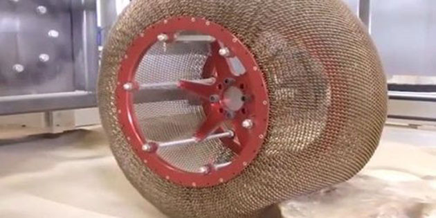 NASA tekerlei batan gelitirdi!